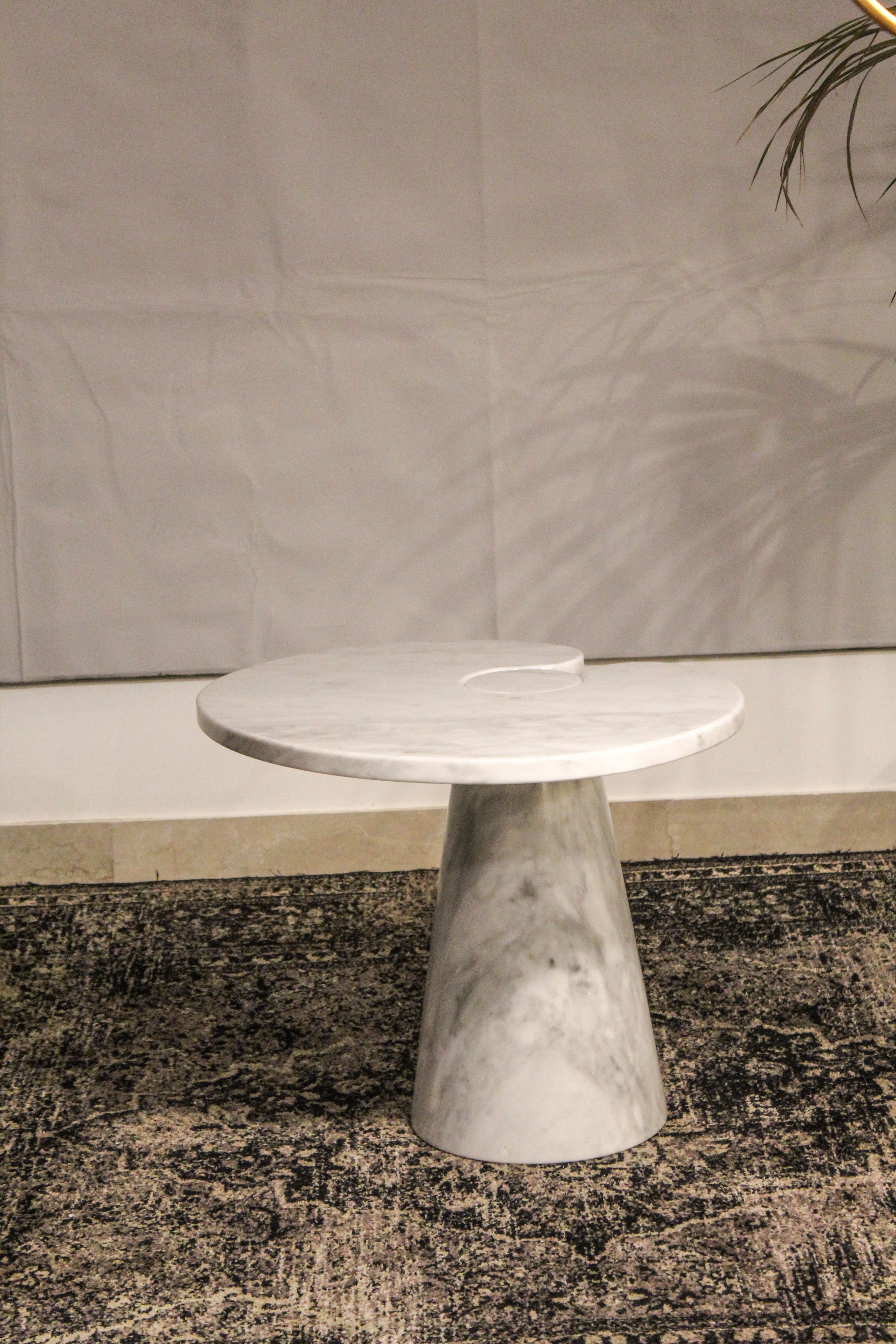 Coffee table in Italian whithe  Carrara marble