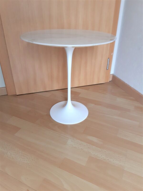 Tulip coffee table by Eero Saarinen for Knoll