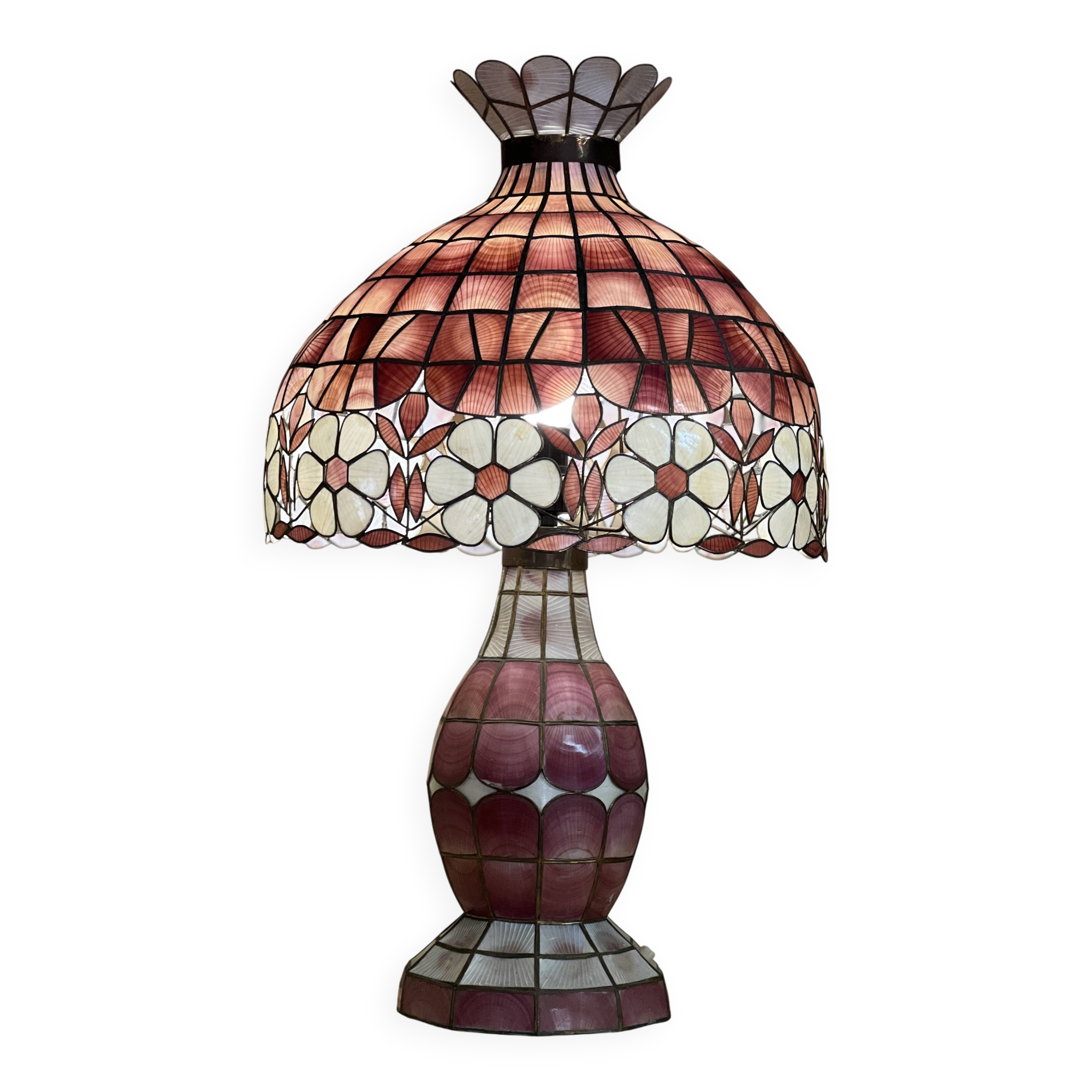 Tiffany-style lamp in mother-of-pearl.