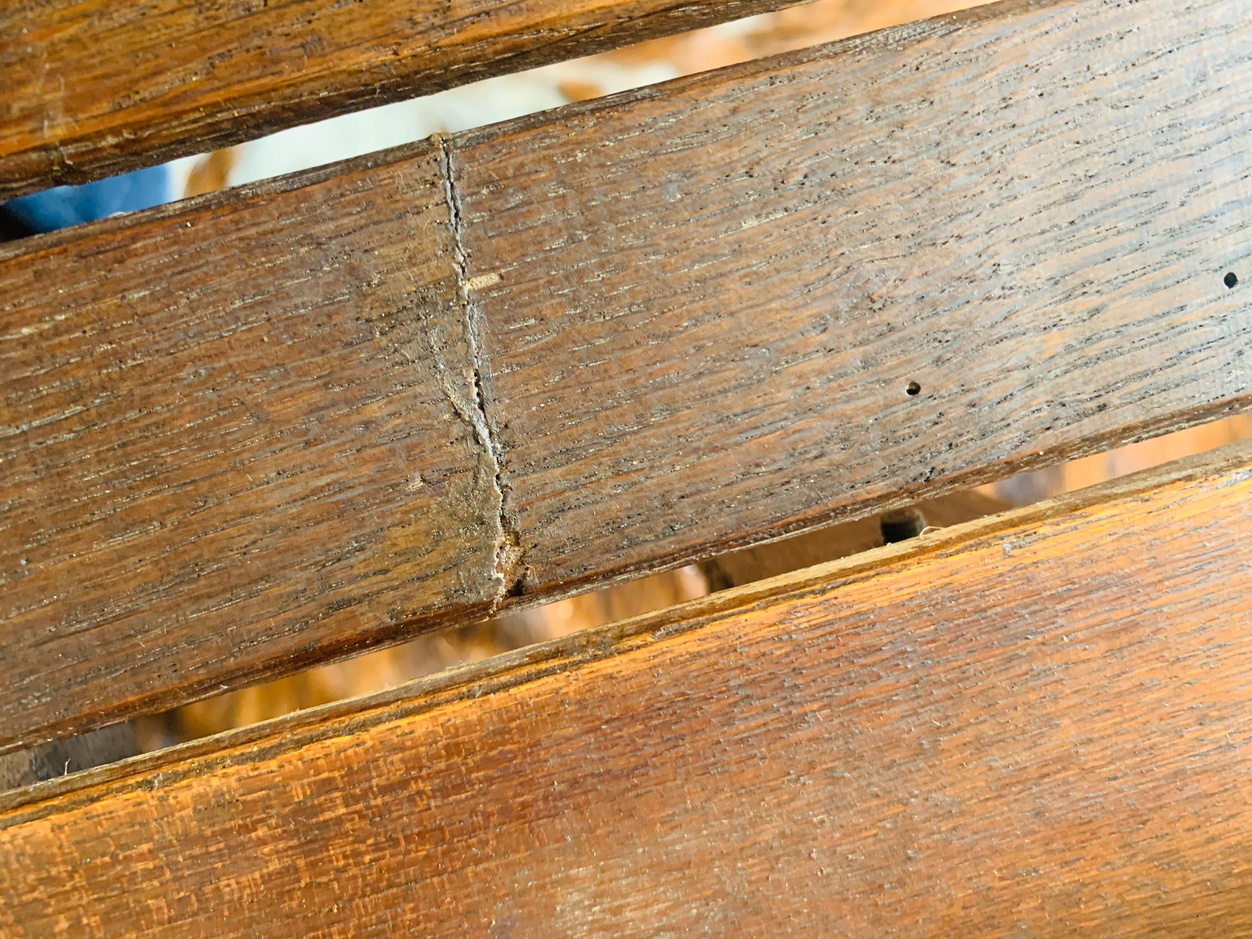 Ensemble de 5 chaises en bois, travail artisanal