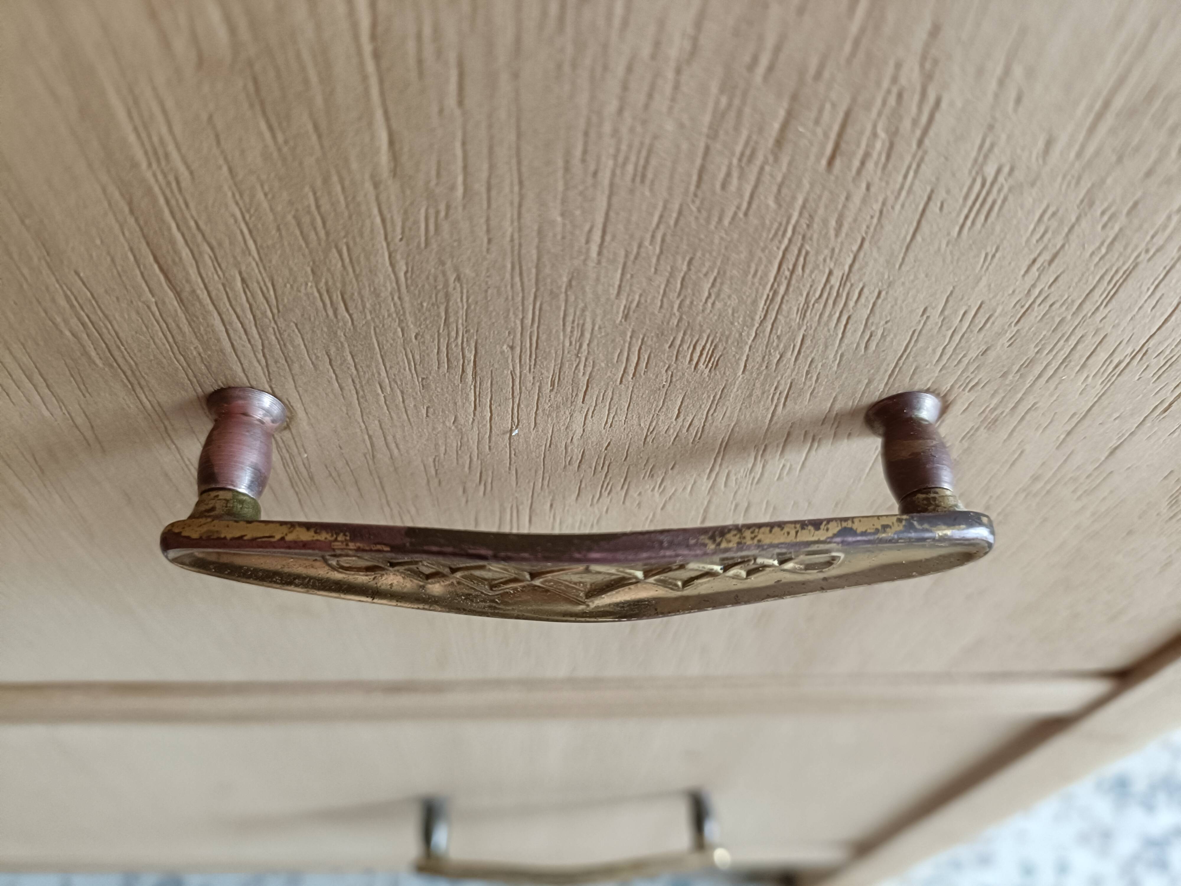 Commode 3 tiroirs rénovée pour chambre d'enfant