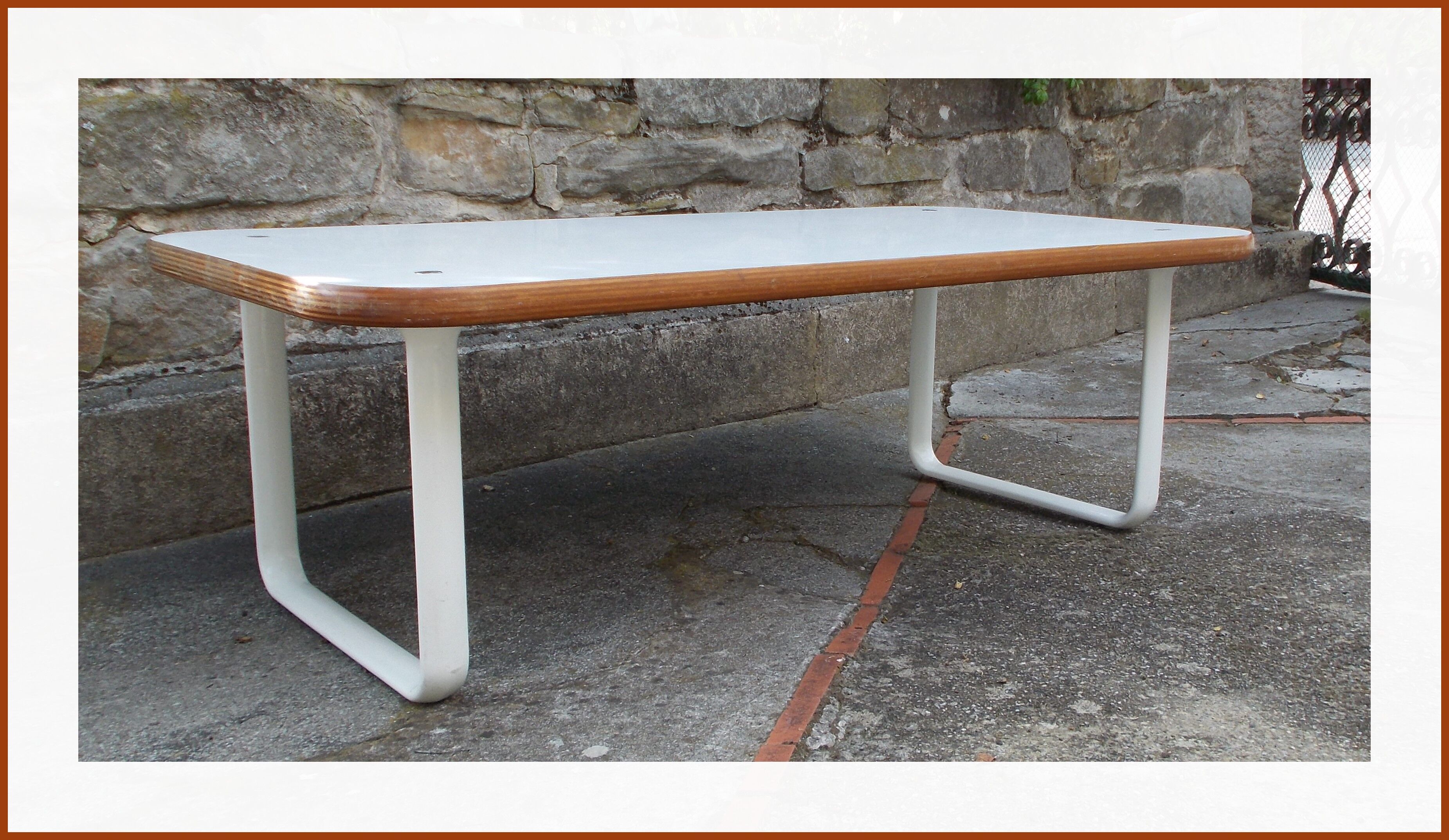 Bench designed by Bruce Hannah and Andrew Morrison, published by Knoll