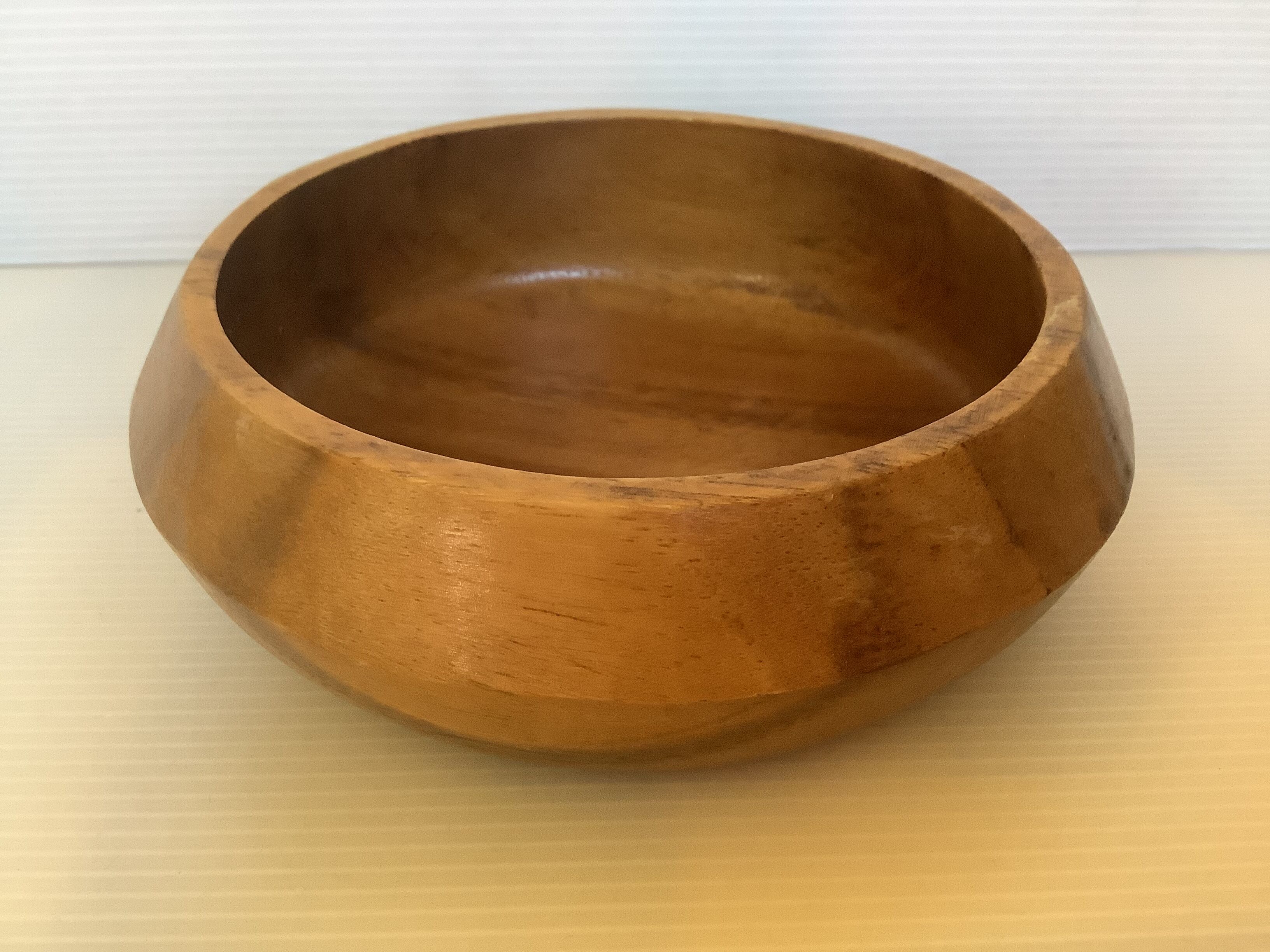 Round wooden pocket emptier