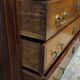 Commode ancienne époque Louis XVI en acajou et filets avec plateau marbre