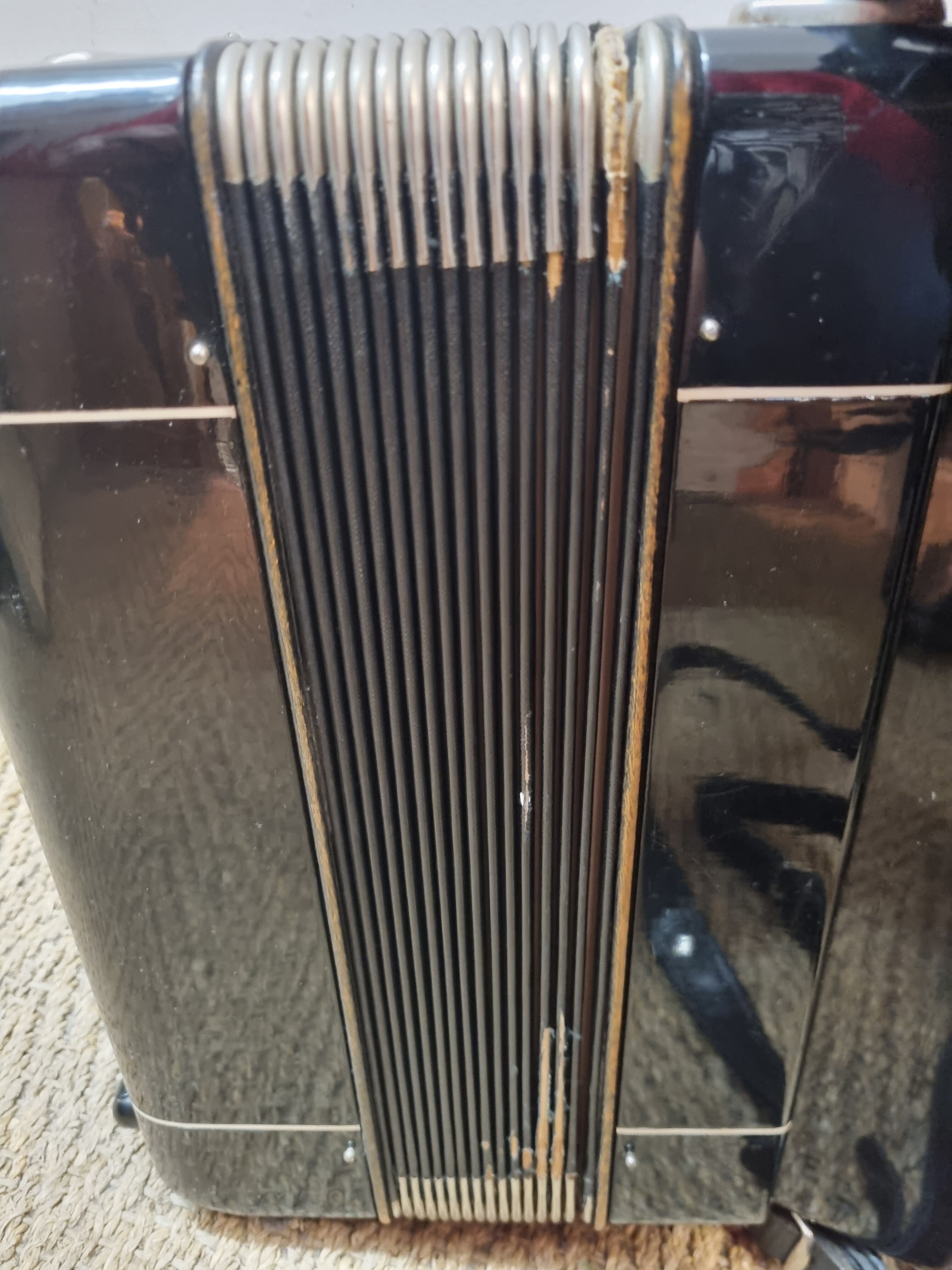 Hohner Black Student IV M Accordion