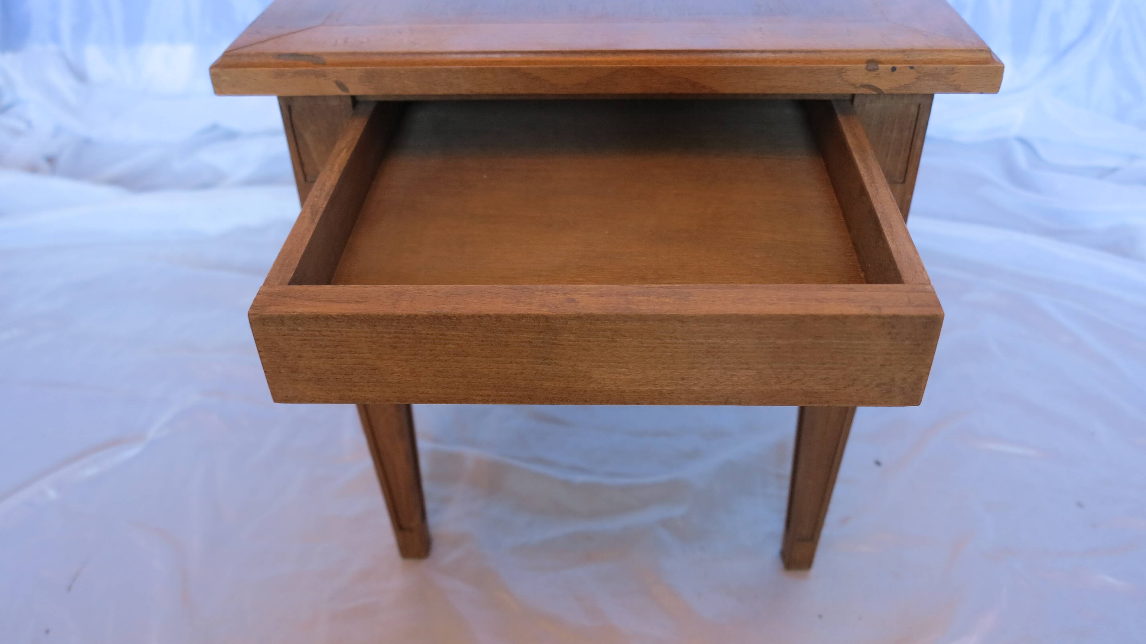 table basse de style Louis XVI bois naturel