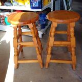 Mid-height workshop island stools