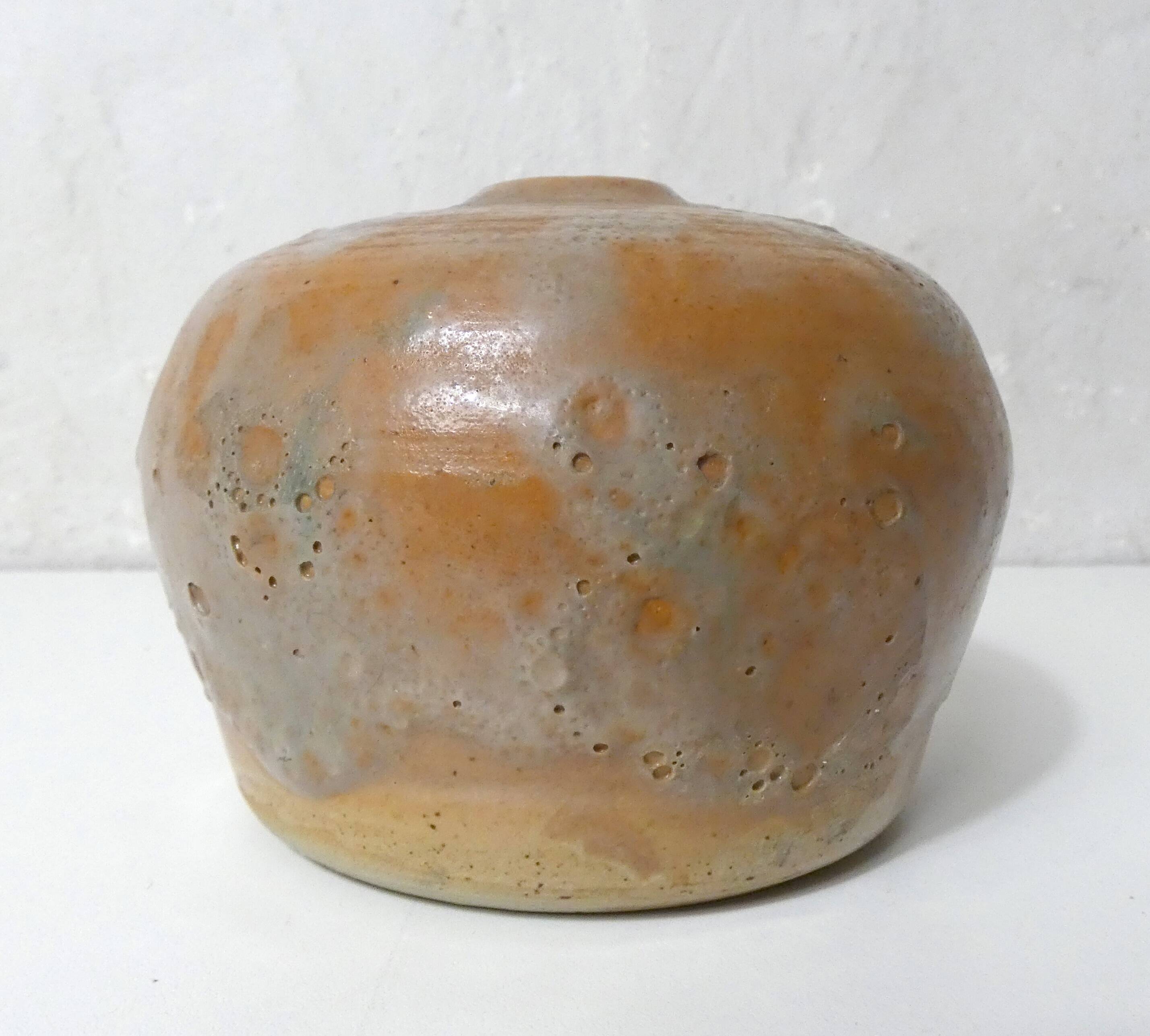 Ancien vase boule en grès texturé design brutaliste vintage signé