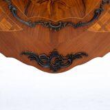 Commode française en noyer datant d'environ 1870.