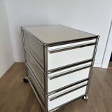 USM Haller wheeled caisson in Pure White