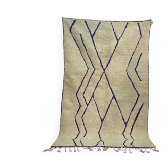 Handmade traditional Beni Ourain Berber rug, size 200 x 300 cm.