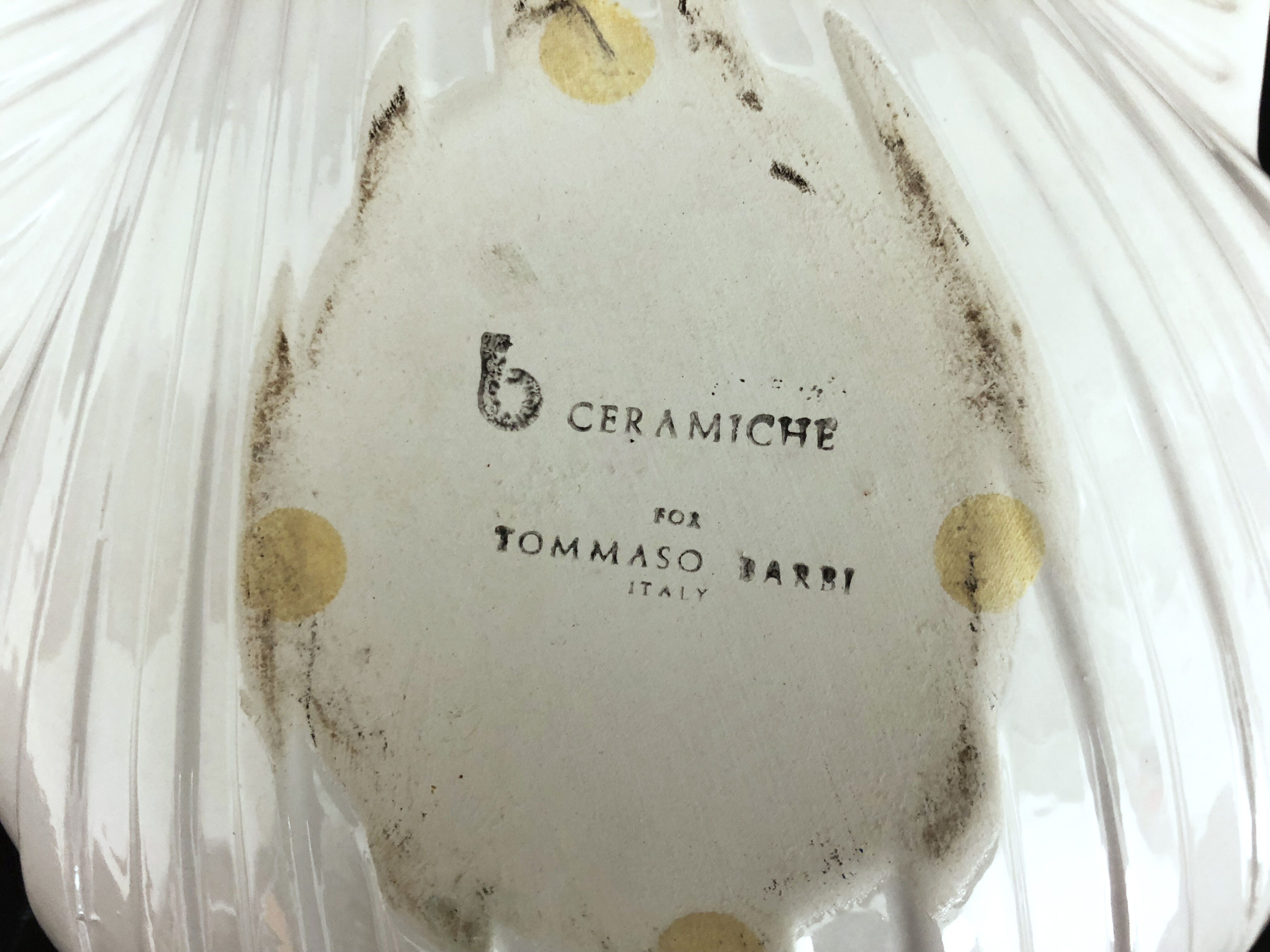 Boîte en céramique forme de coquillage par Tommaso Barbi Italie