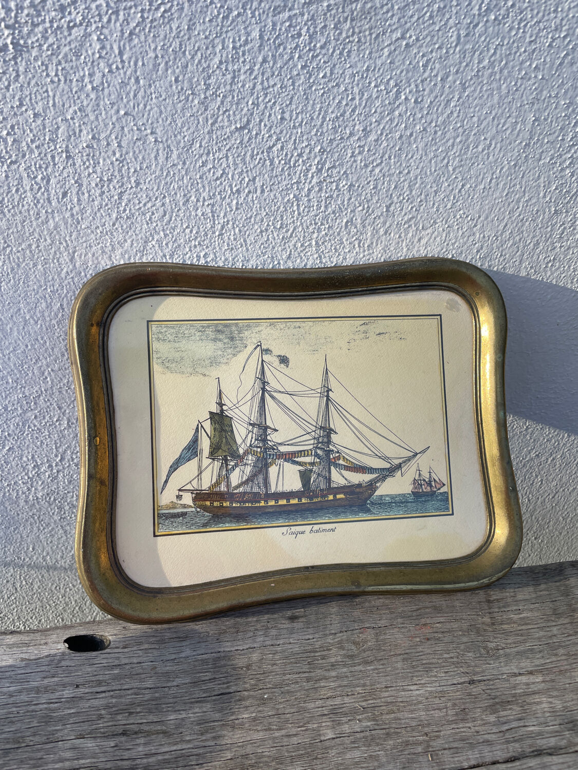Cadre métal doré et bateau