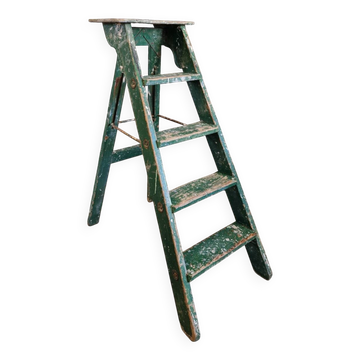 Ancien escabeau atelier peinture