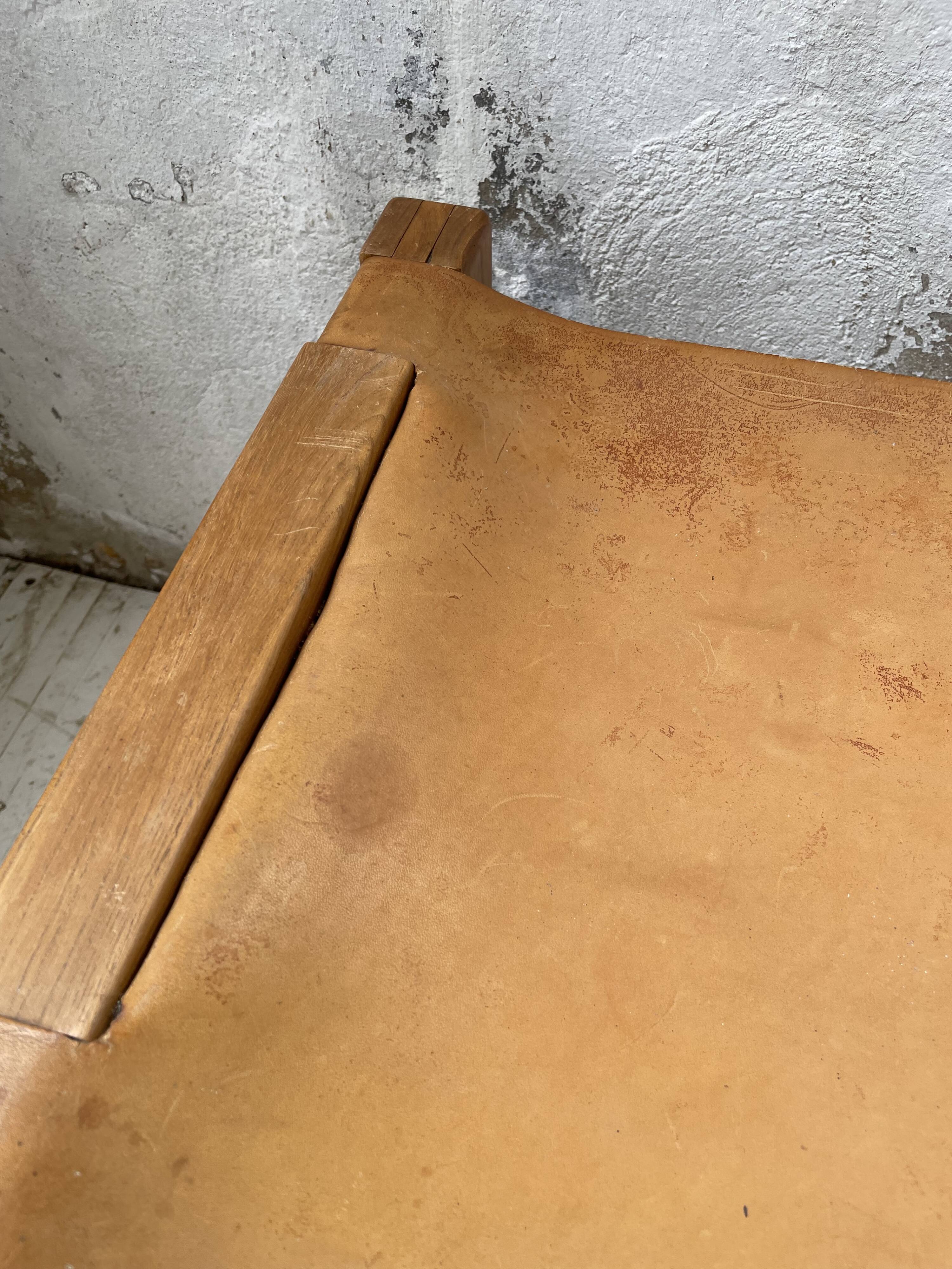 Solid elm and leather stool Maison Regain