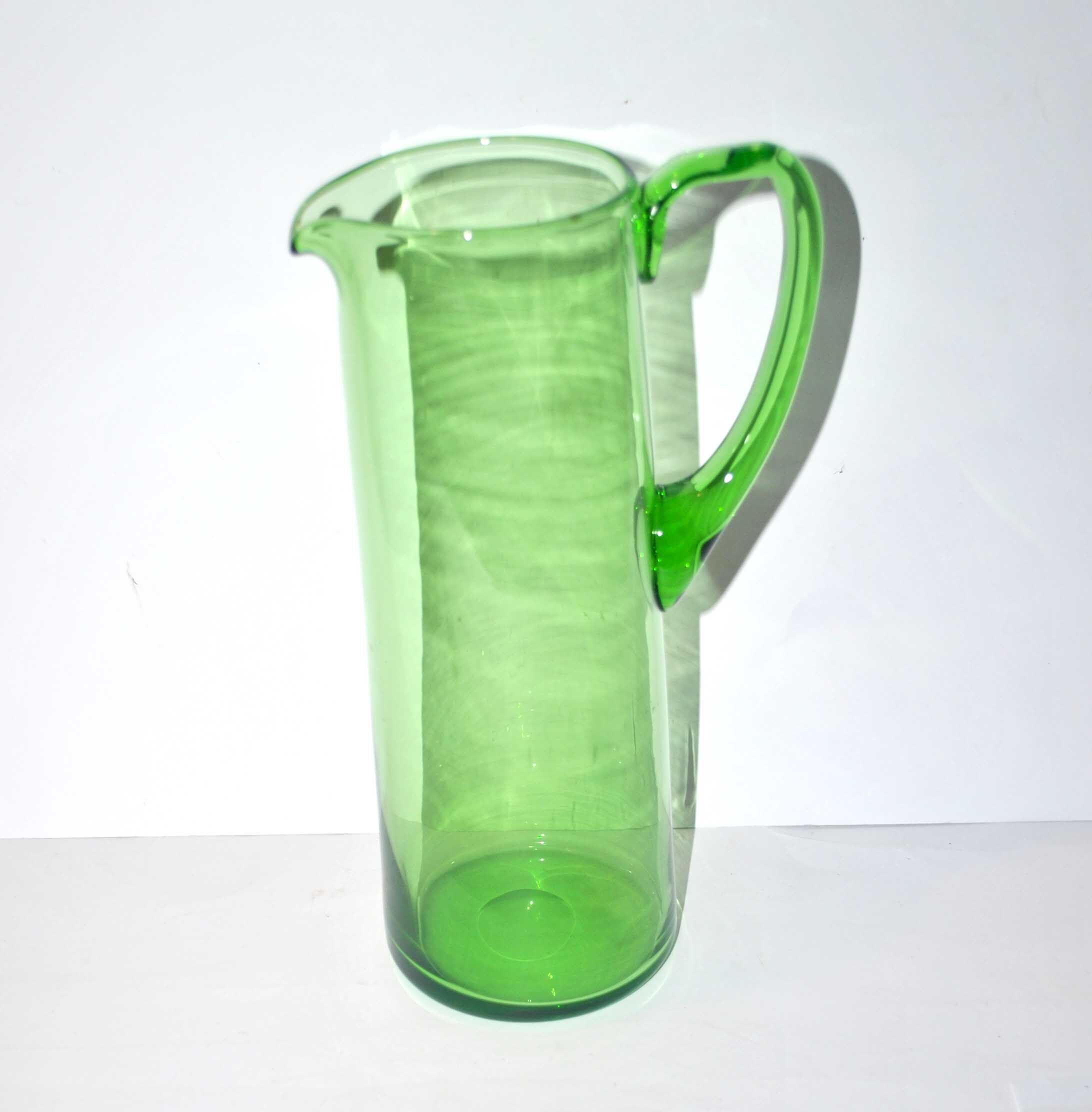 Pichet à orangeade vintage en verre uranifère soufflé vert dichroïque - Broc ouraline