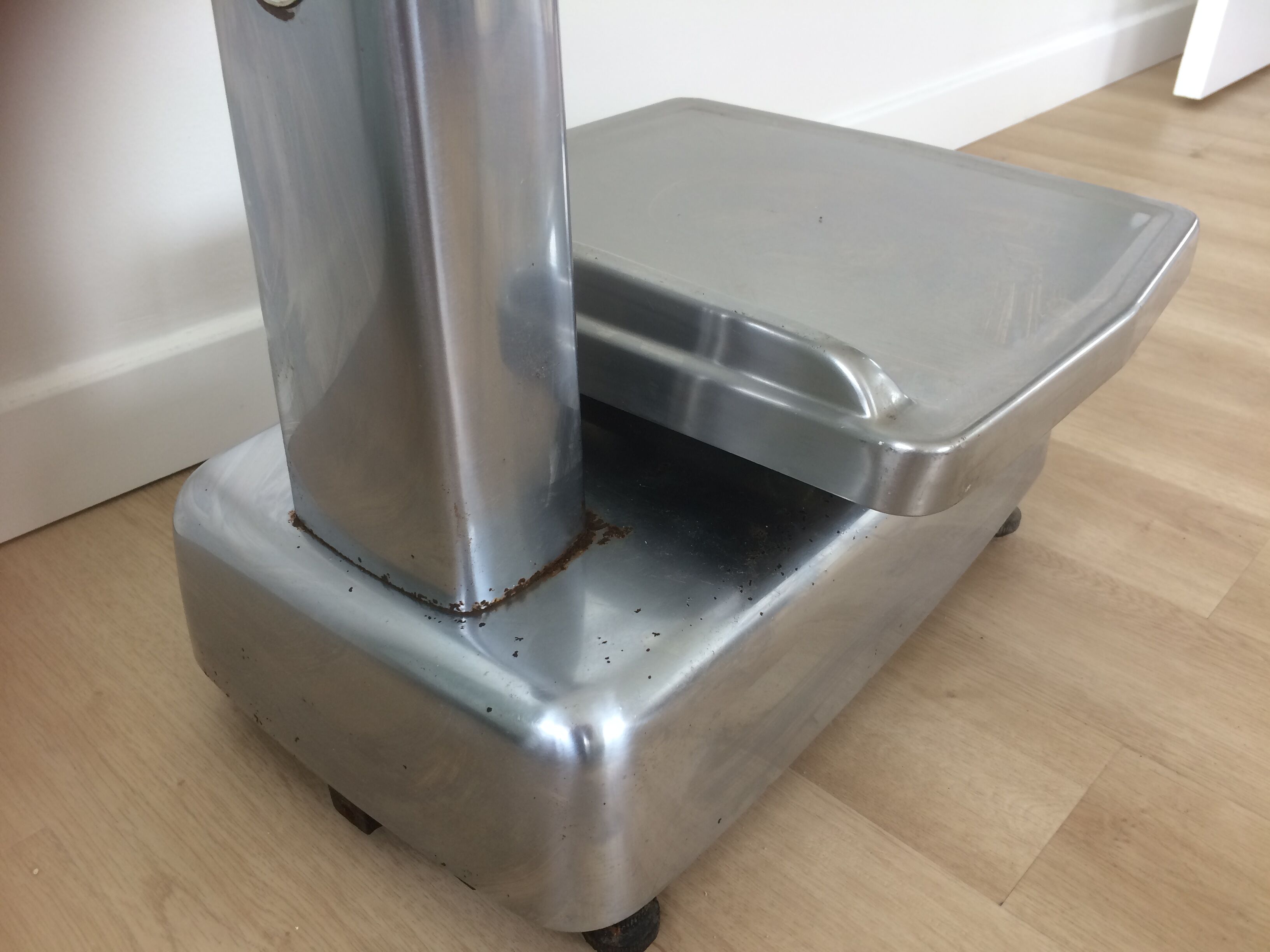 Antique balance grocery Omega