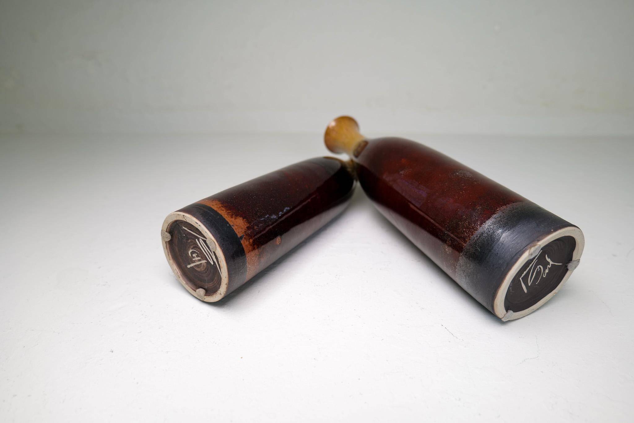 Modern Scandinavian pair of vases/bottles in ceramic by Carl-Harry Stålhane, Sweden.