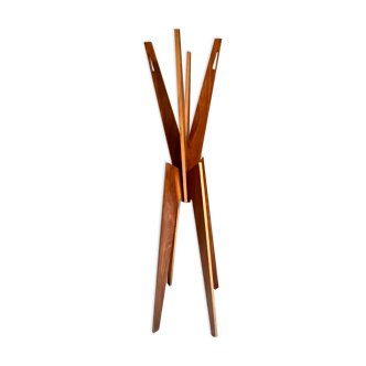 Coat rack design "nyota" shin and tomoko azumi
