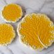 Dessous de plat / bouteille barbotine jaune feuille de vignes