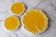 Dessous de plat / bouteille barbotine jaune feuille de vignes