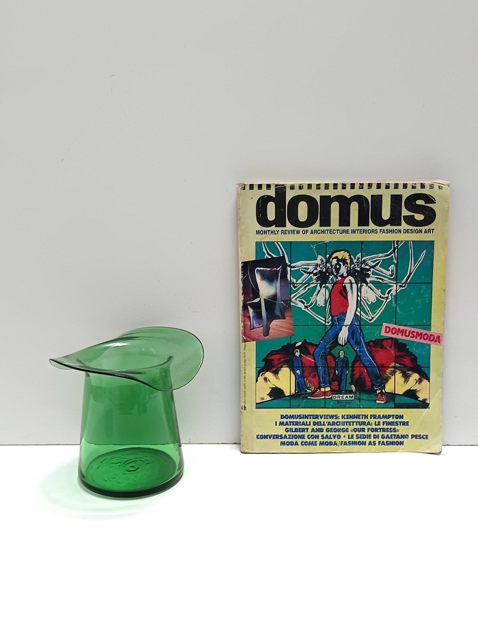 Vase cylindrique en verre soufflé à la main vert, Empoli, Italie