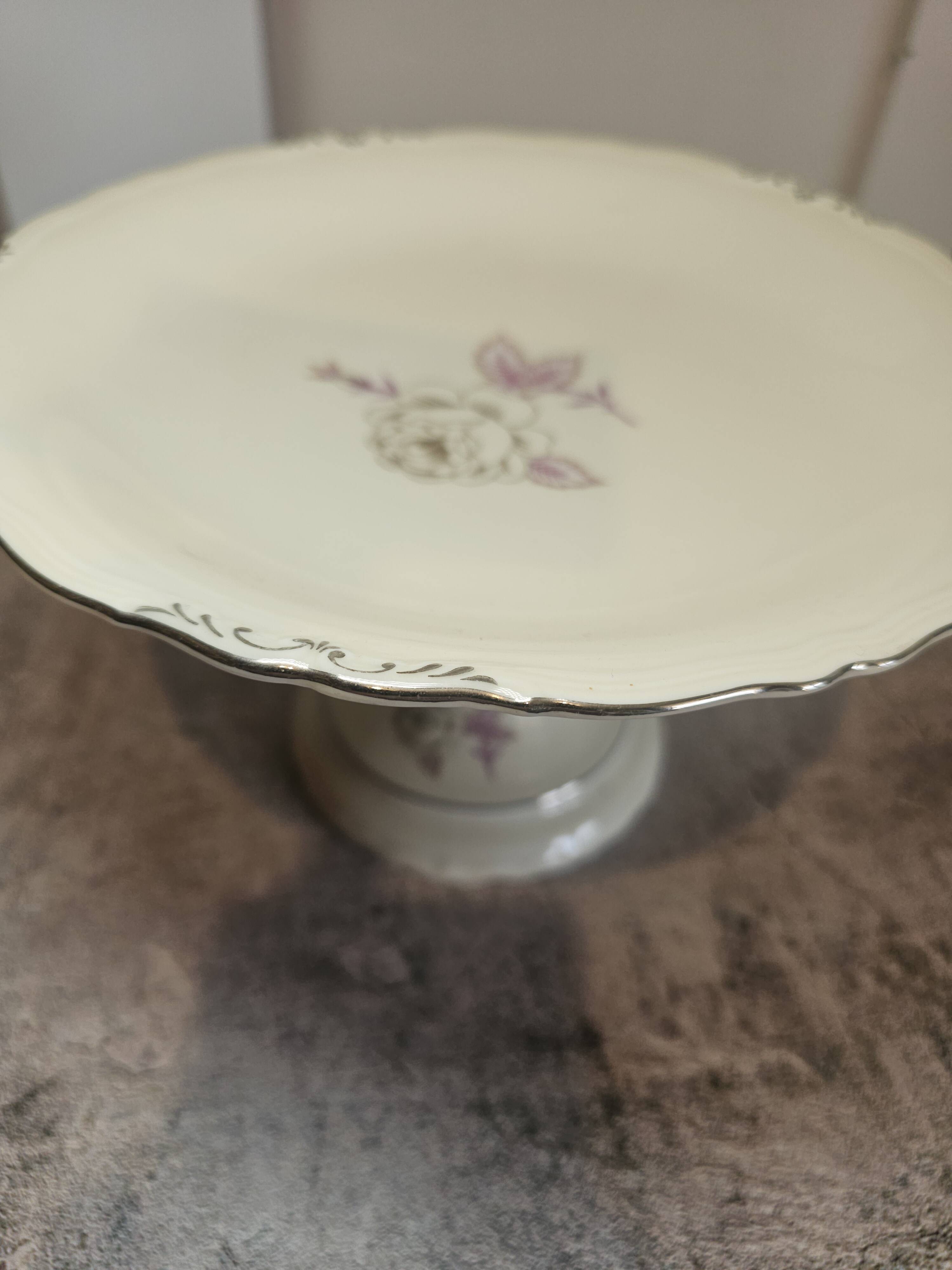 Beige/white porcelain compote from Royal Eelag with a rose pattern.