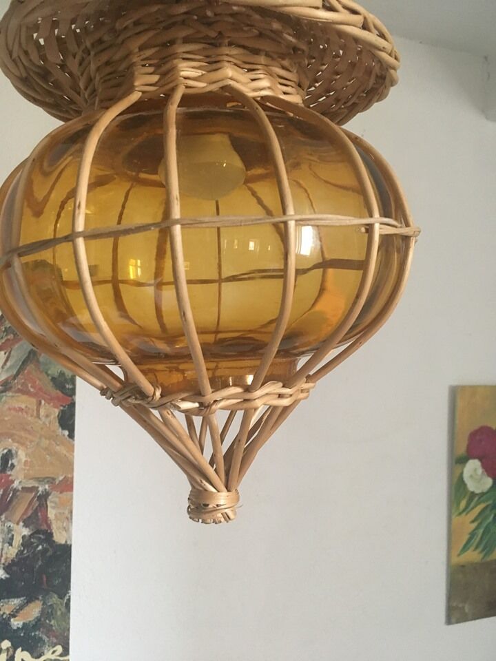Suspension in wicker and amber glass