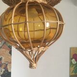 Suspension in wicker and amber glass