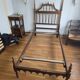 Paire de lits en bois sculpté