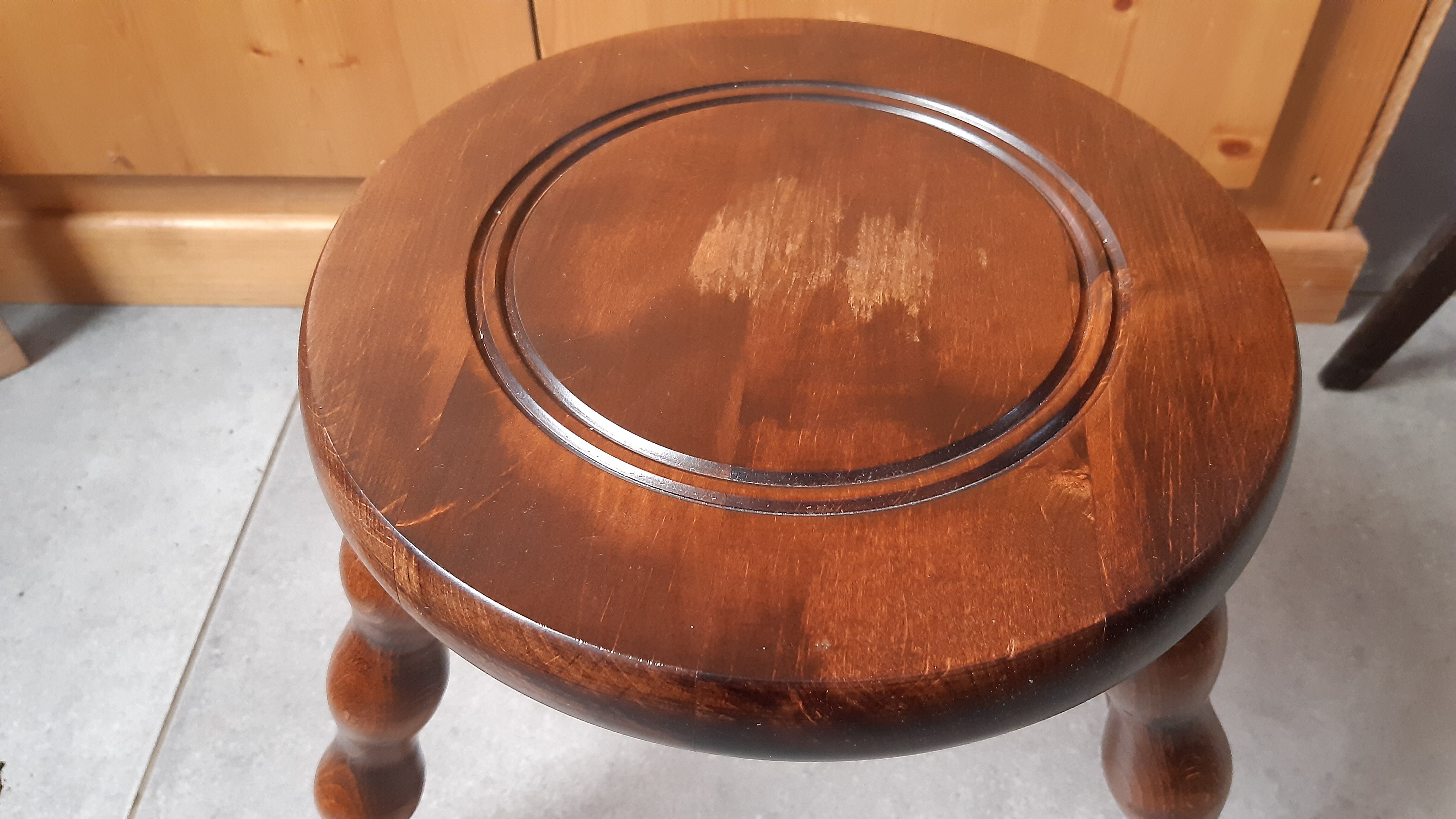 Tabouret tripode