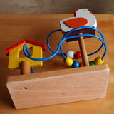 Game of awakening louping the hen and its 3 wooden chicks