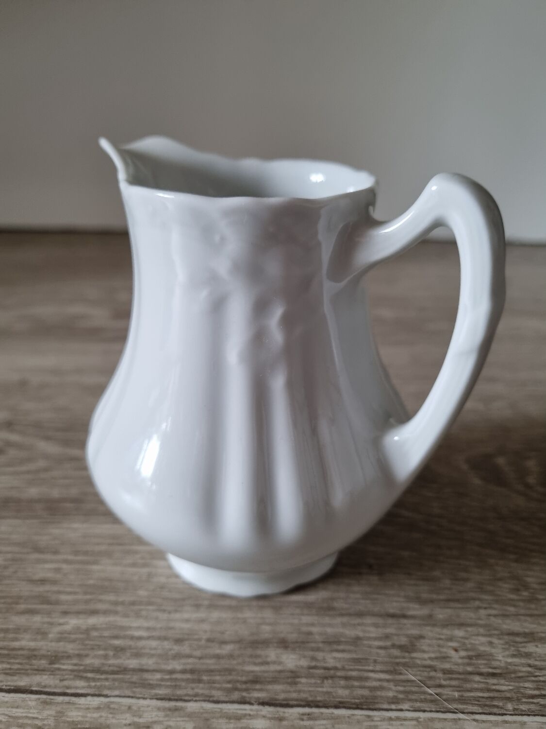 Pot à lait en porcelaine