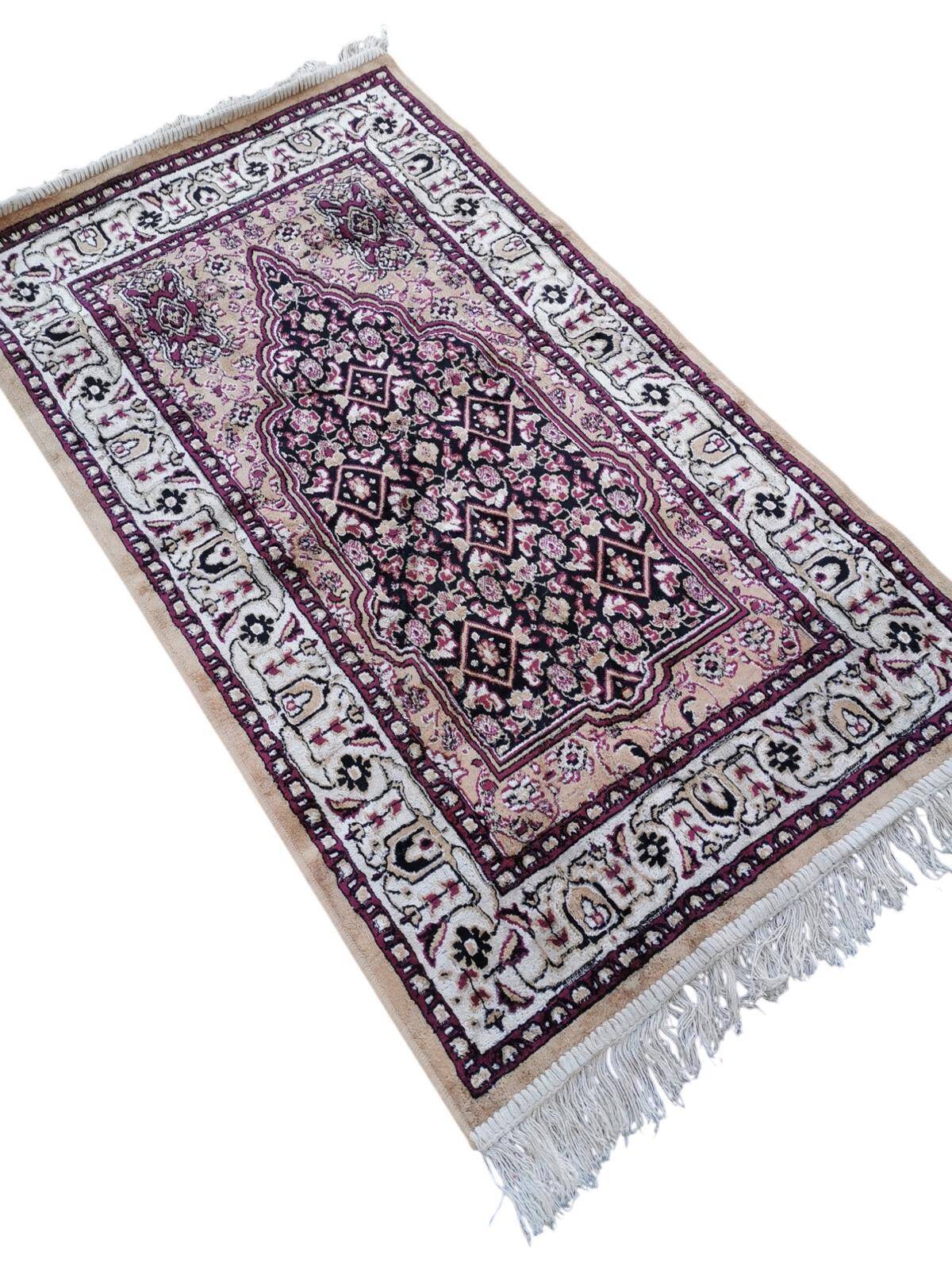 Oriental style rug 115cm x 65cm