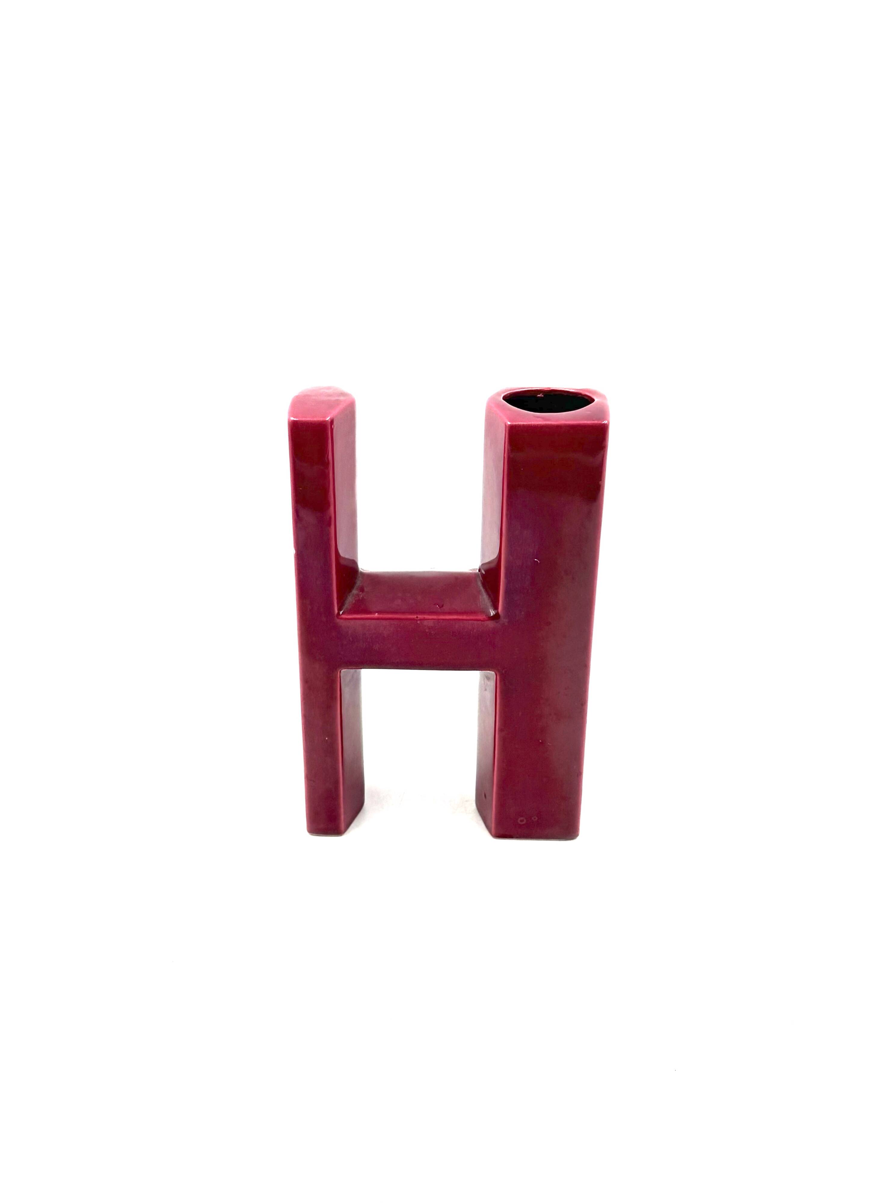 Space age red H letter shaped ceramic solifleur vase, Marcel Radureau 1970