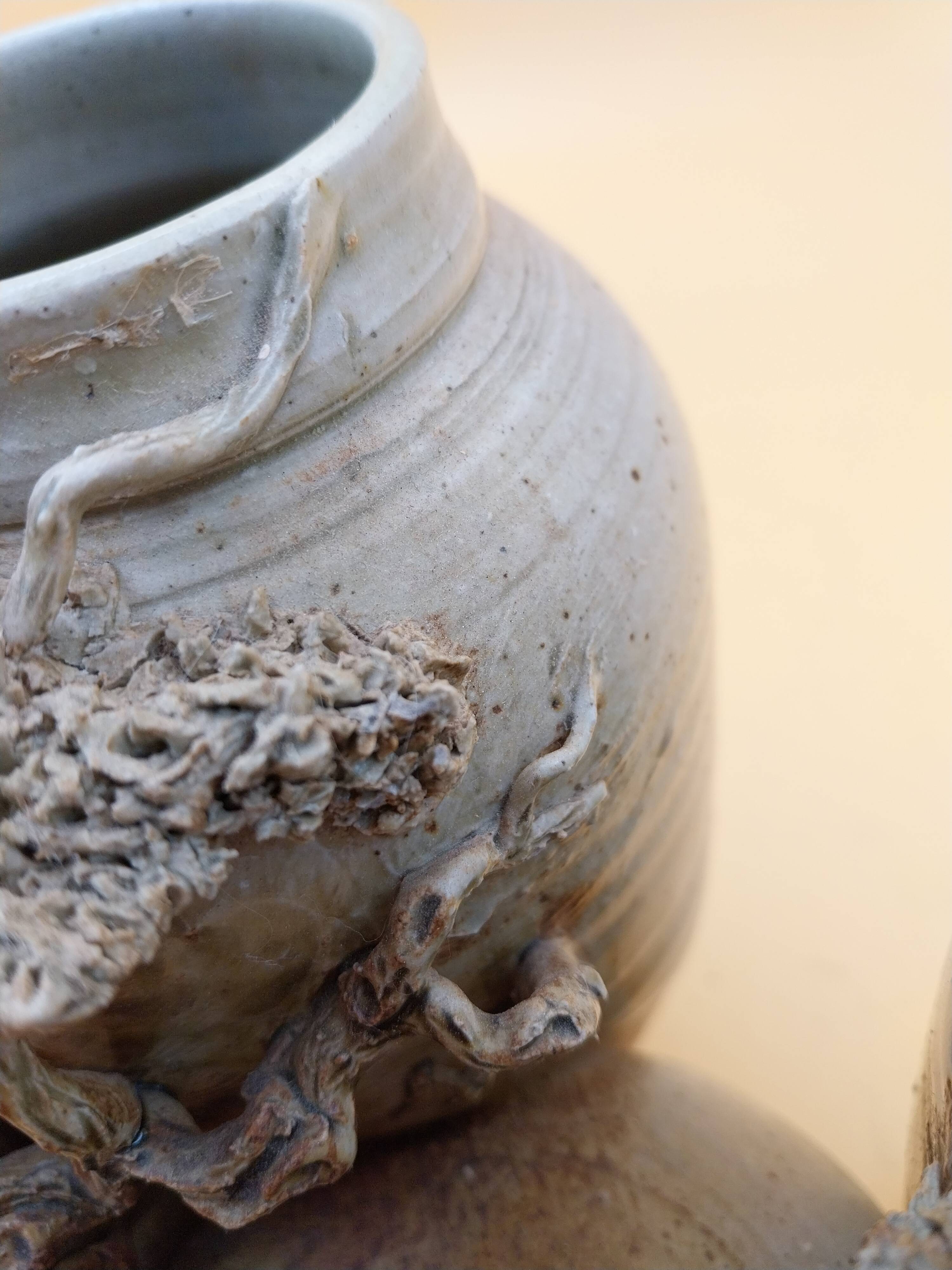Vase en grès décor japonisant signé