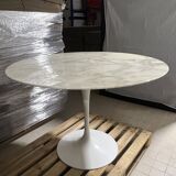 Saarinen table in glossy varnished Calacatta marble - round 107 cm