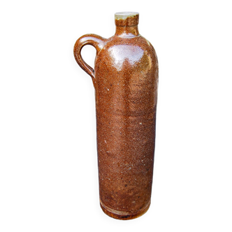 Stoneware bottle with handle