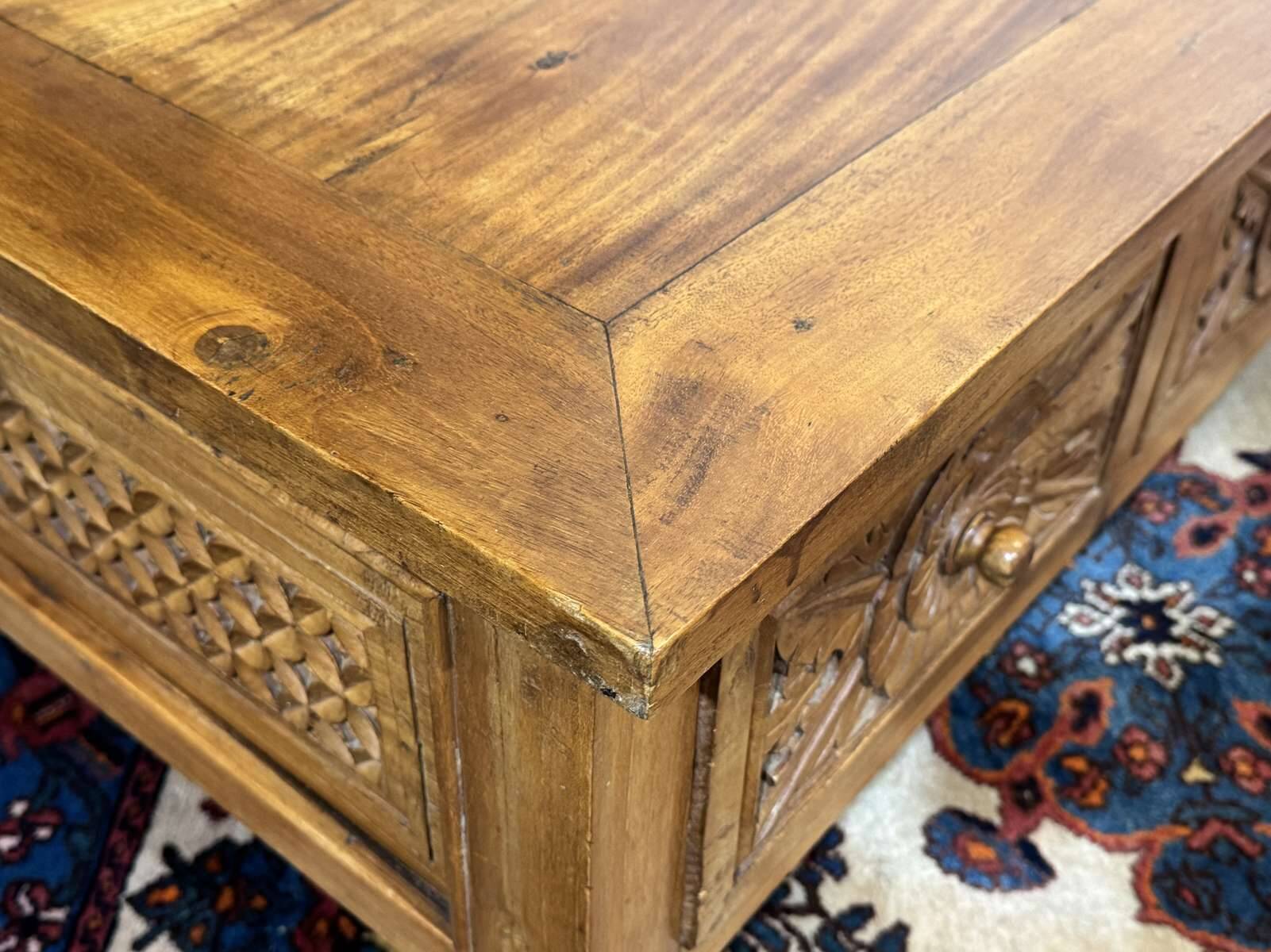 Teak coffee table, Indian craftsmanship from the 1970s.