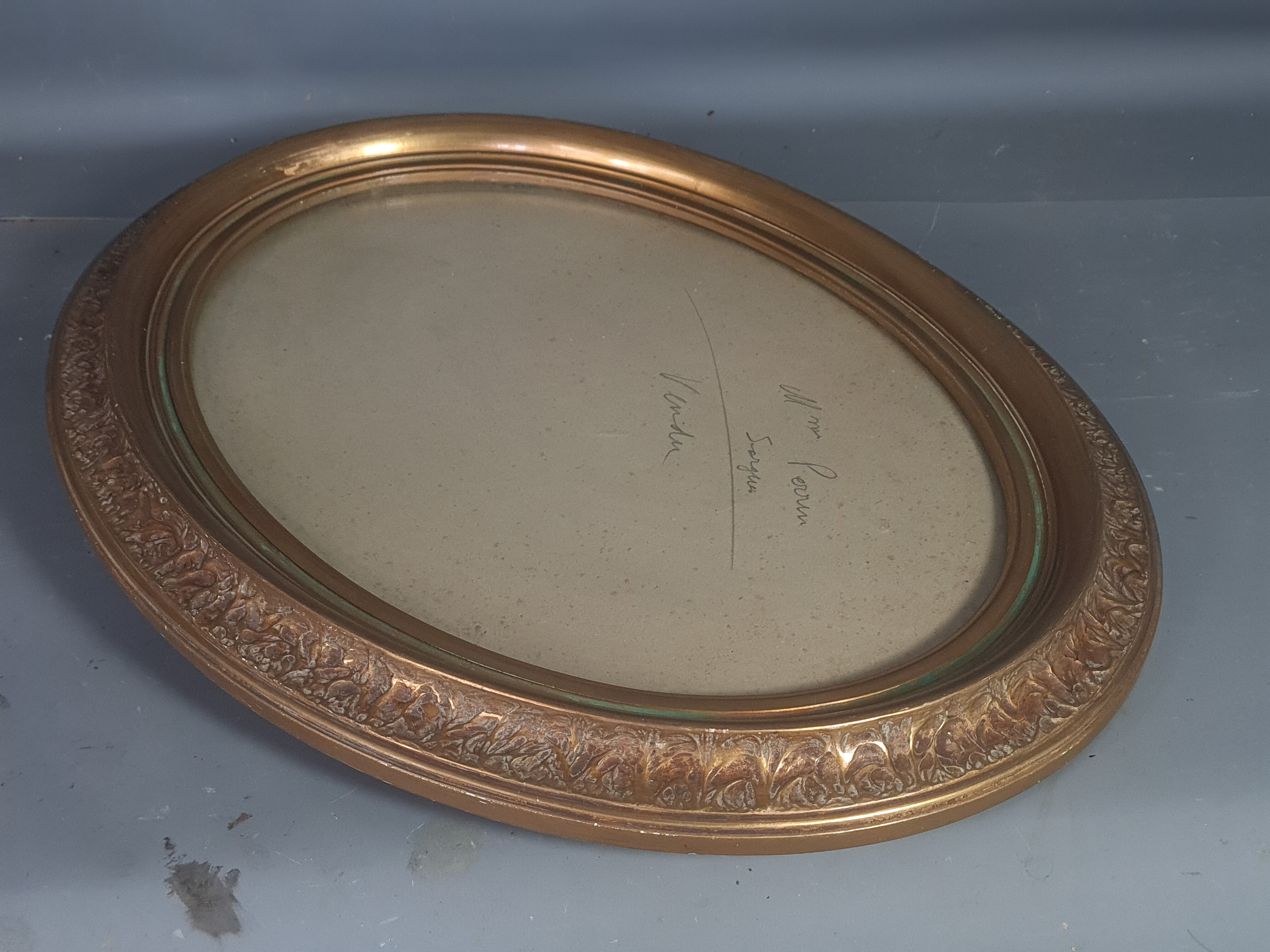 Ancien cadre oval bois stuc dor