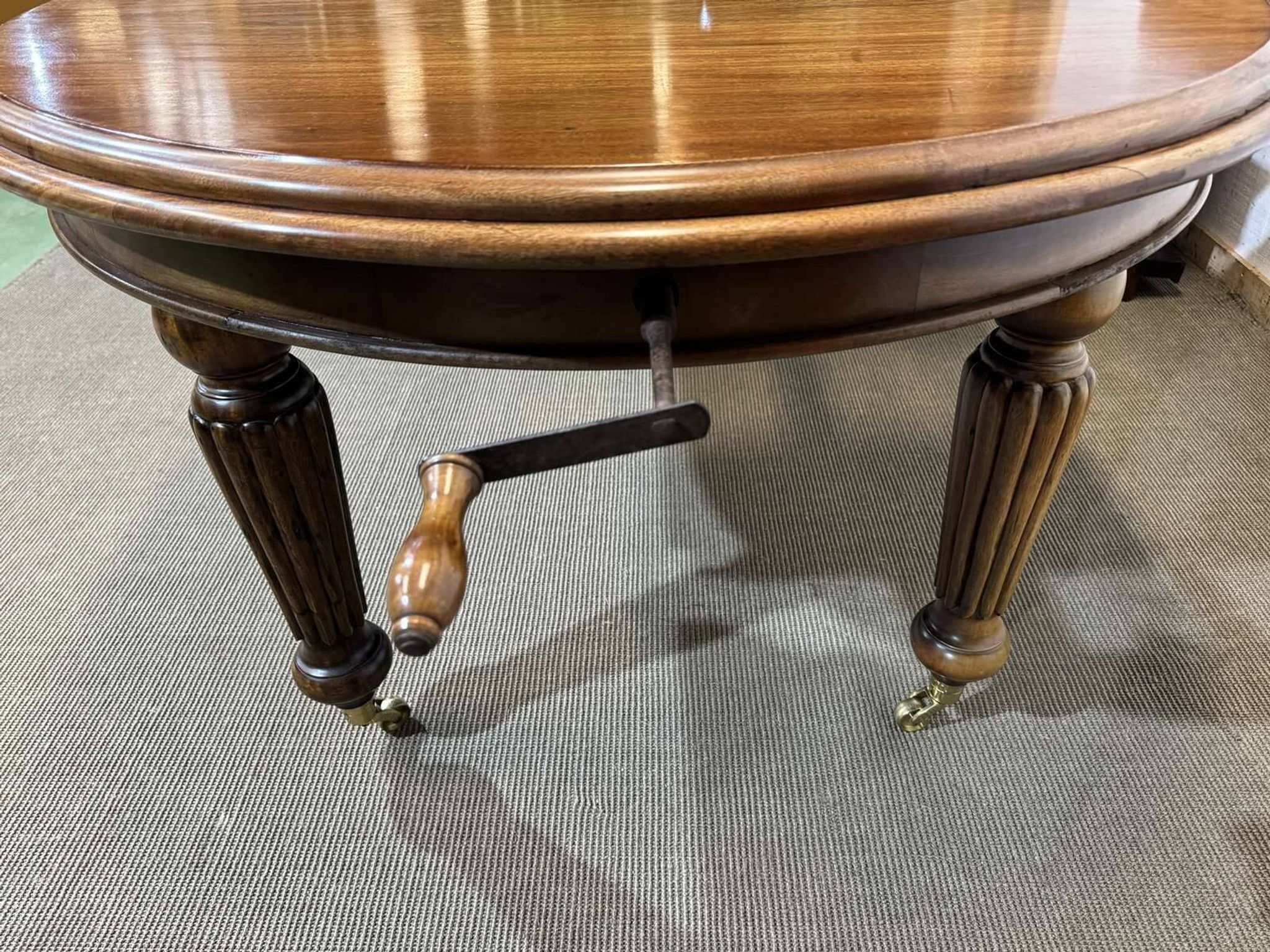 Table ovale style Victorienne en acajou avec 1 allonge
