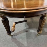 Table ovale style Victorienne en acajou avec 1 allonge