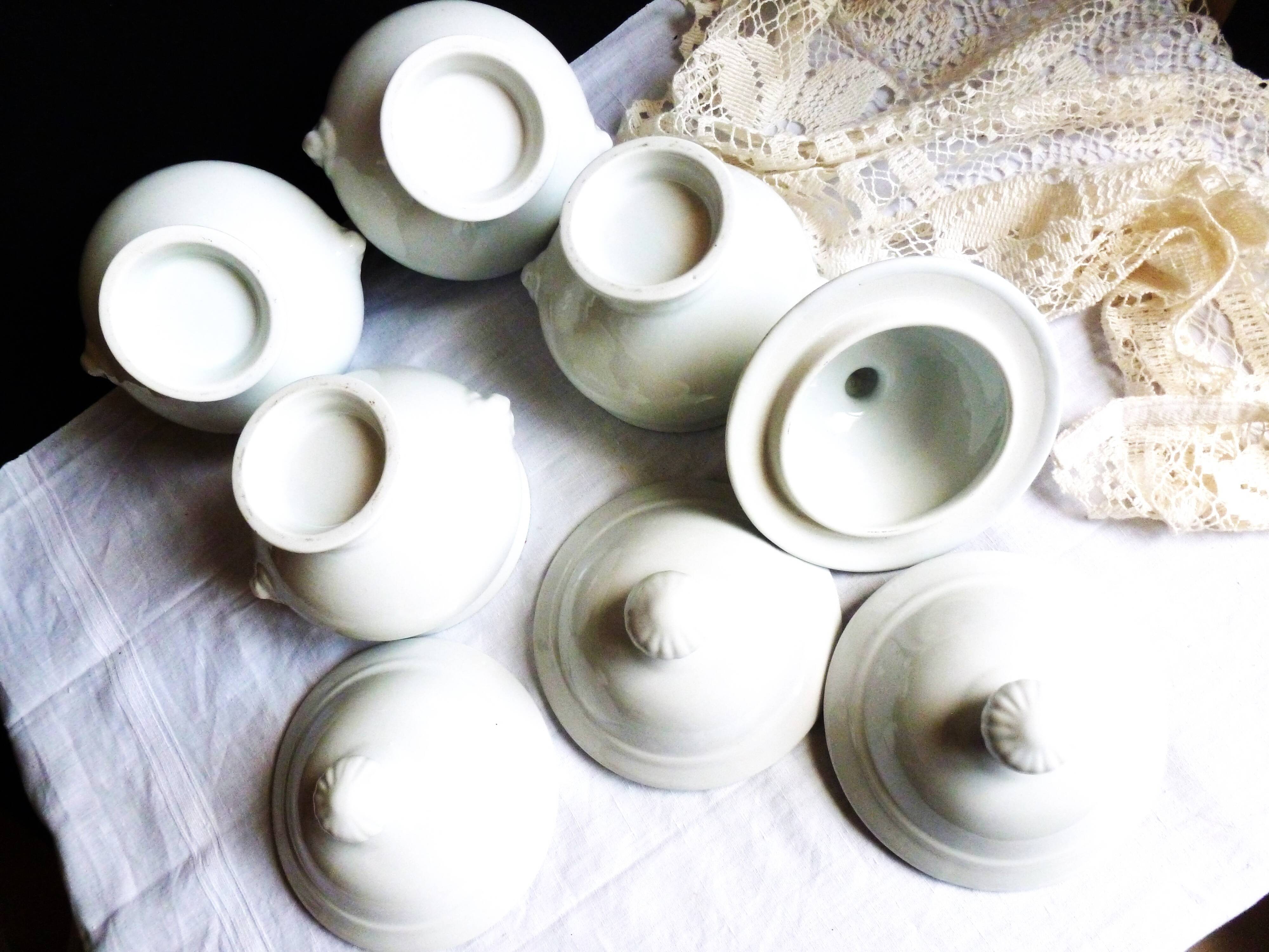 White onion soup bowls with lids, French soup bowls.