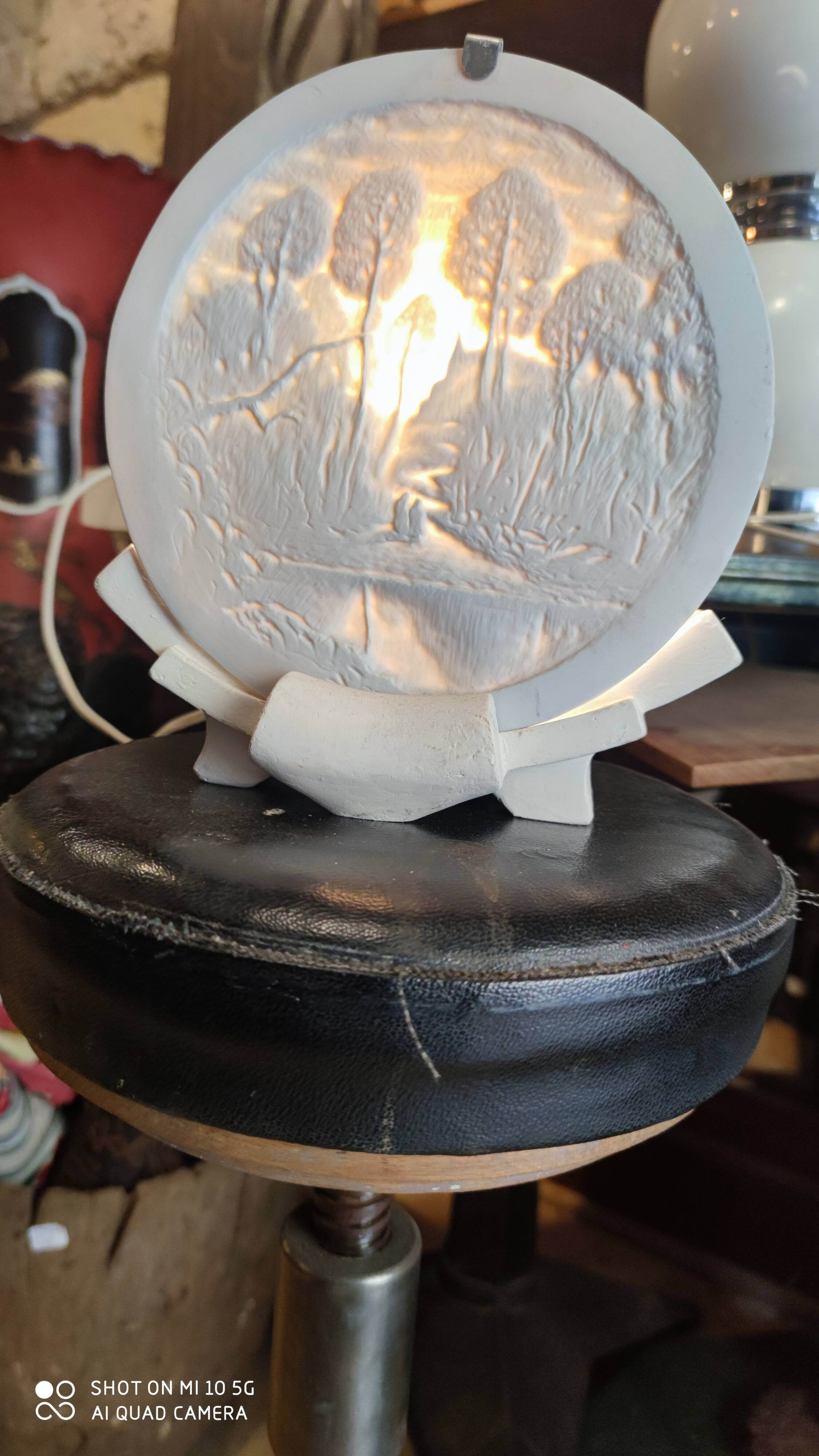 Lampe lithophanie en biscuit et stuc style arts décoratifs