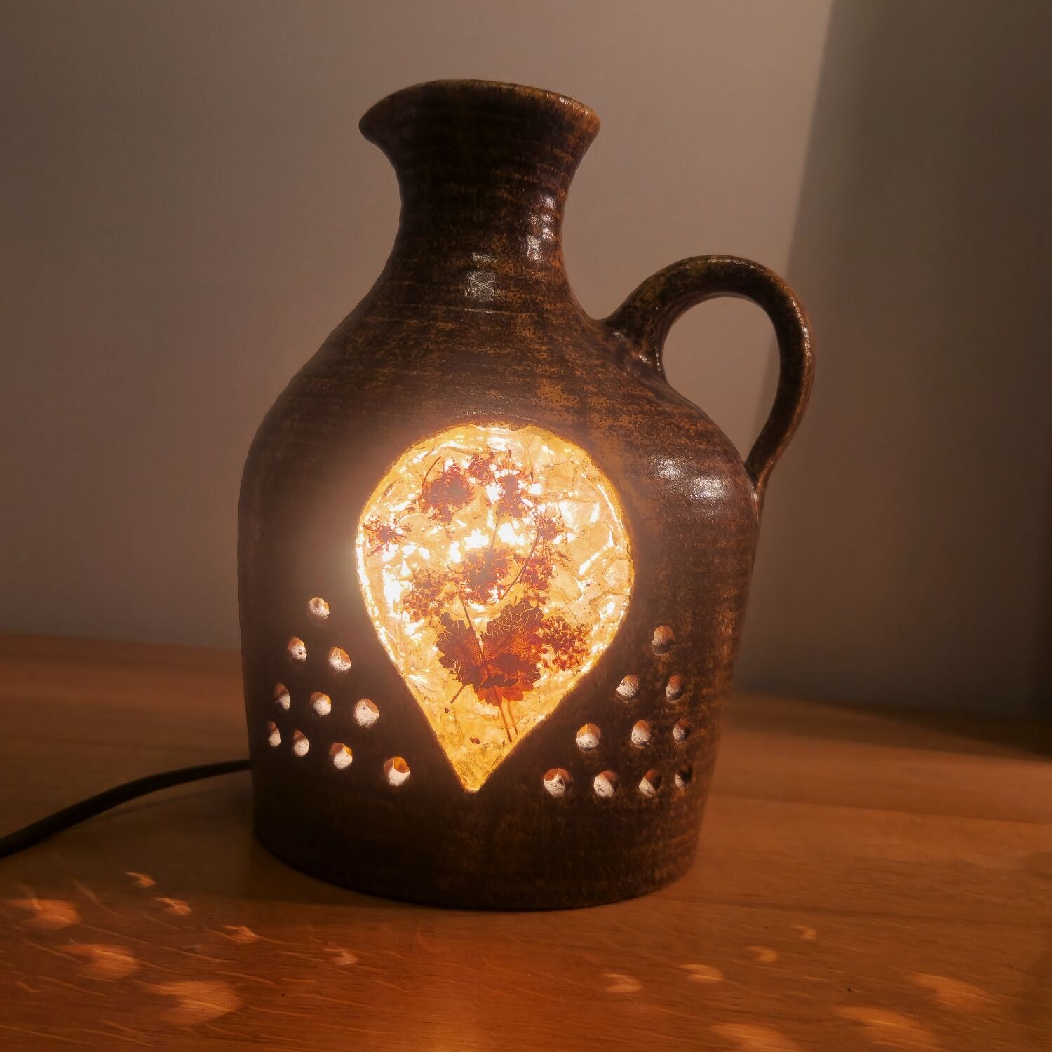 Accolay table lamp in the shape of a jug.