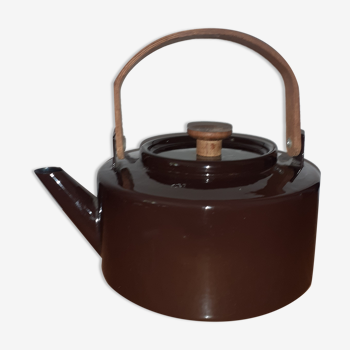 Teapot kettle in enamelled sheet metal, Mickaël Lax Copco