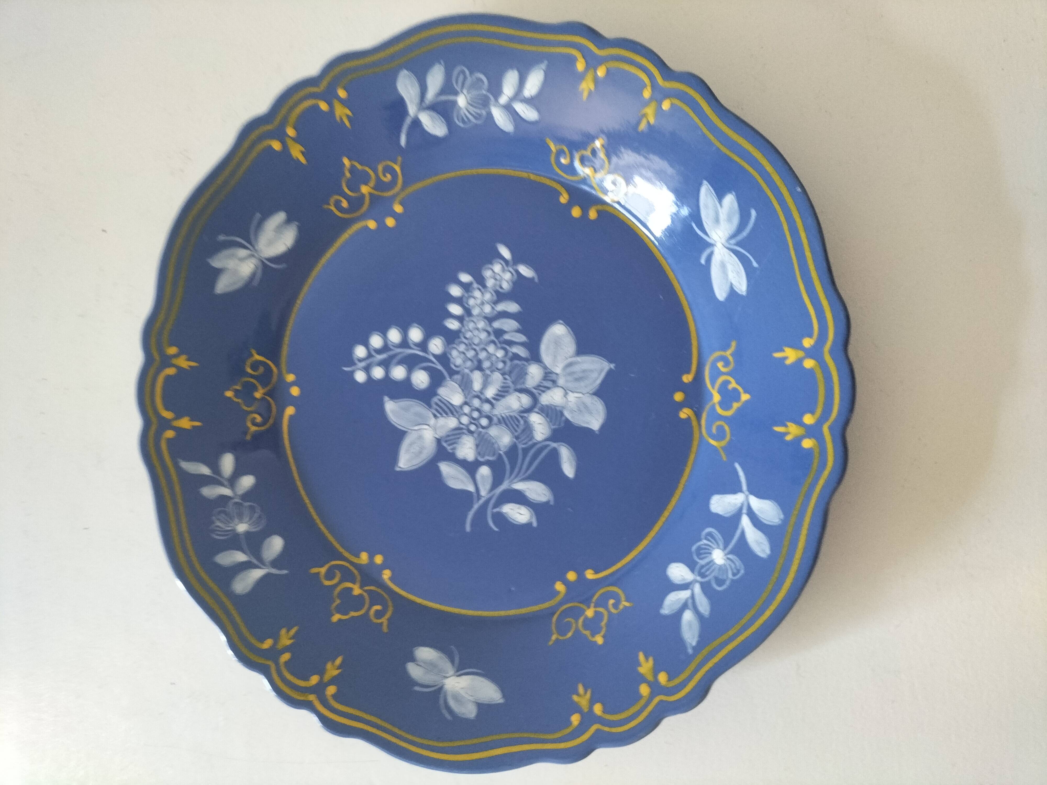 Hand-painted plate – Saint-Omer earthenware factory (attributed)