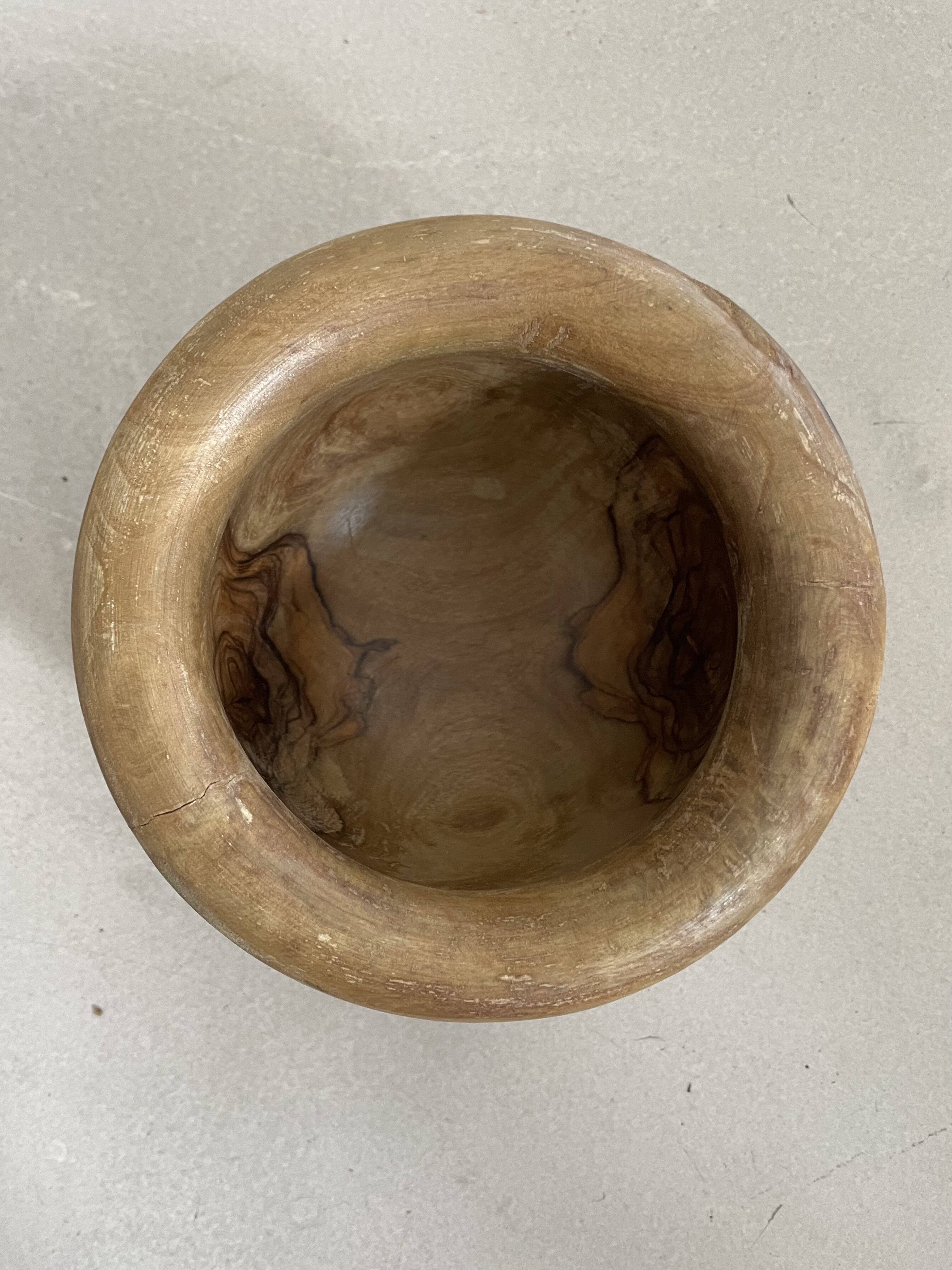 Solid olive bowl