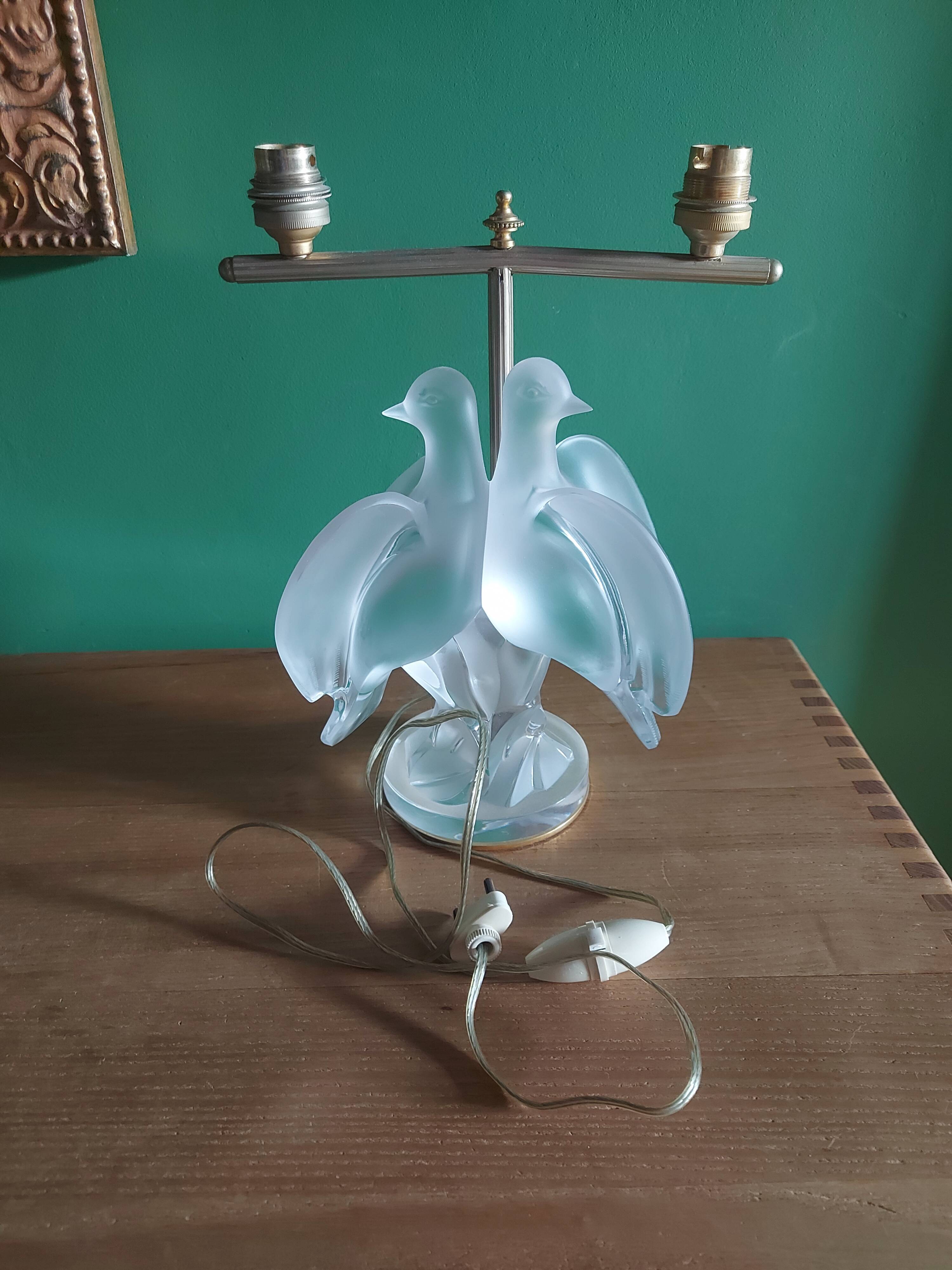 Crystal lamp Lalique with two doves model Ariane