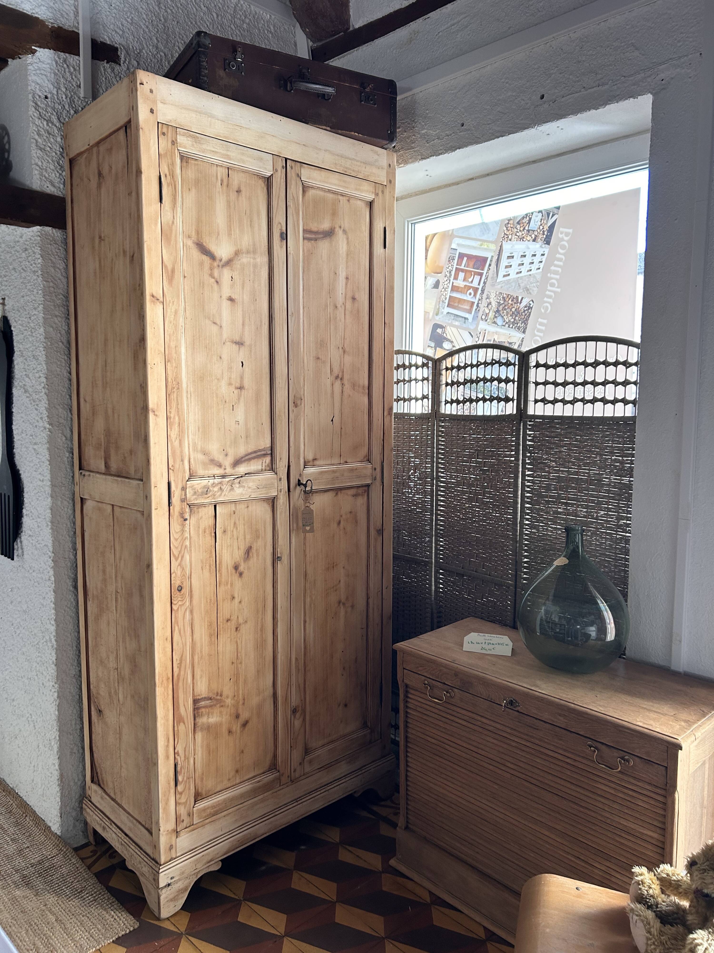 Très grande armoire bois rénovée